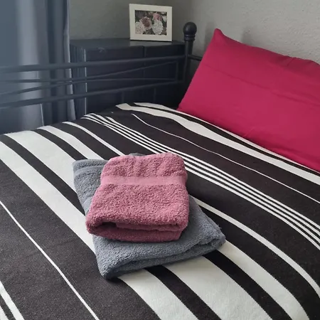 Only For Women - Rheinpromenade Classic Homestay *